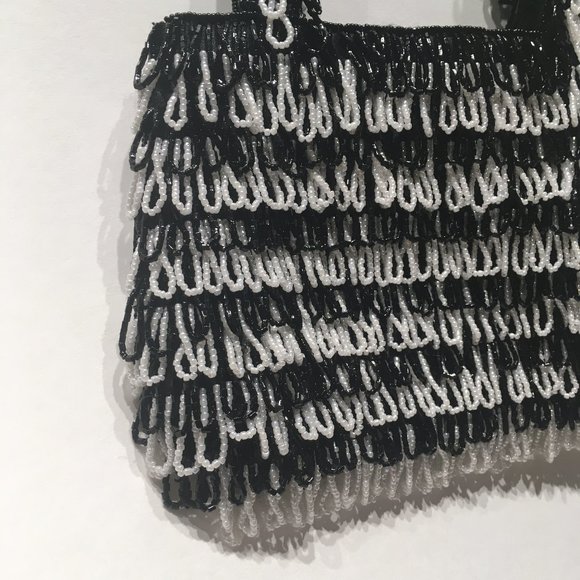 BLACK AND WHITE BEADED FLAPPER STYLE BAG - Picture 7 of 15